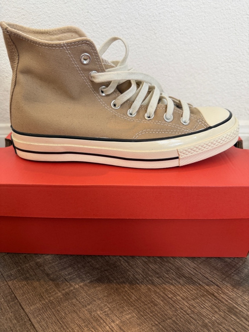 Converse Chuck Taylor’s with box - Picture 4 of 7